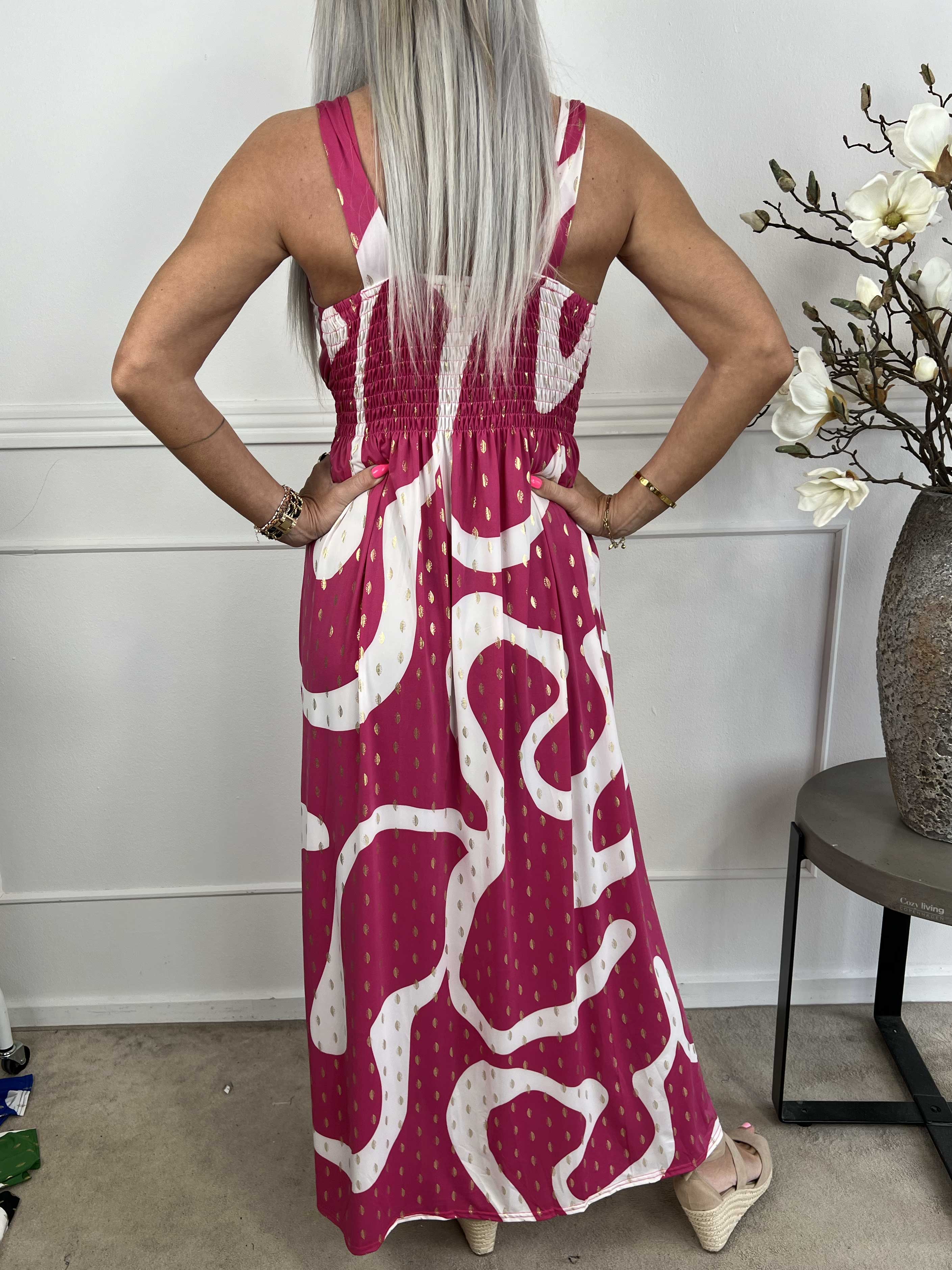 Kenza - Mönstrad klänning med axelband i elastiskt tyg